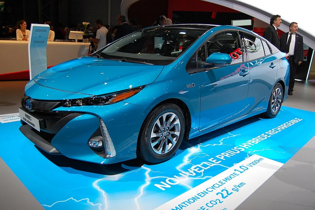 Mengapa Mobil Hybrid Kian Laris dan Menguasai Pasar Dunia?