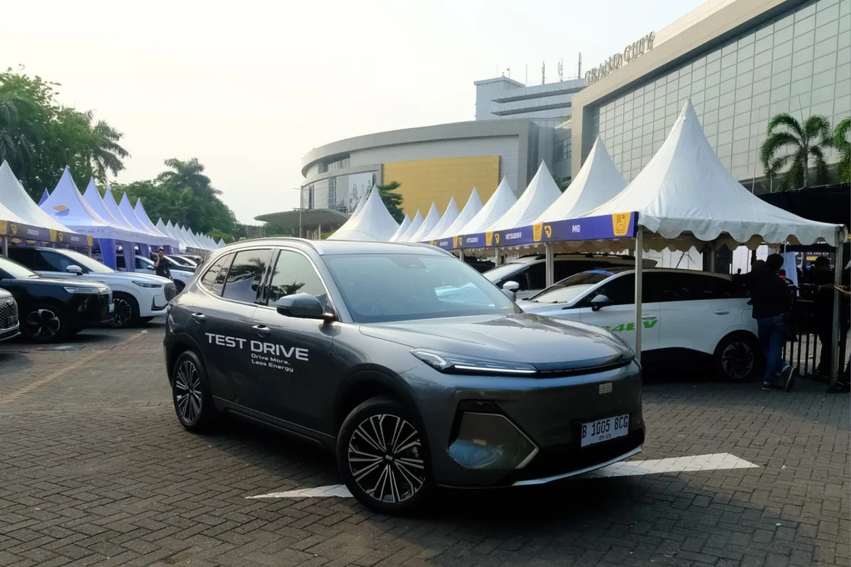 Sensasi Coba Mobil & Motor Impian di GIIAS Surabaya 2026