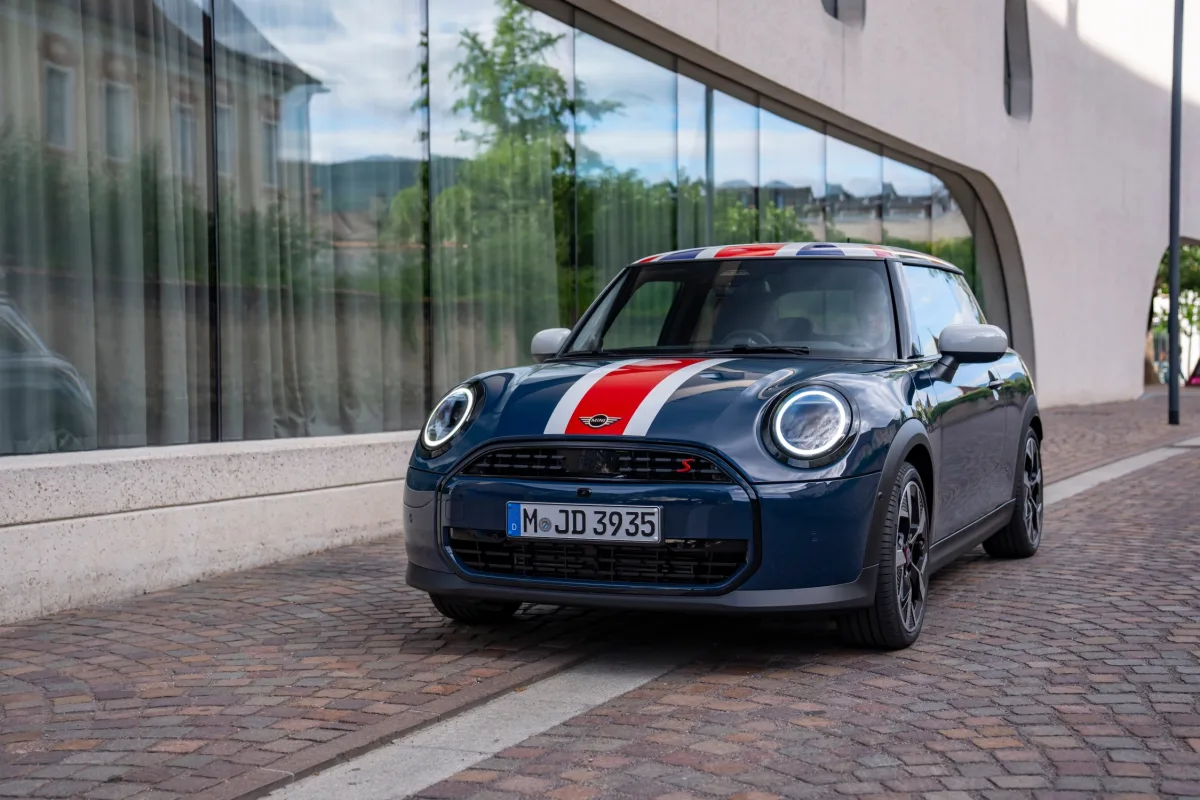 MINI Cooper Oxford Edition: Rayakan 25 Tahun MINI Modern