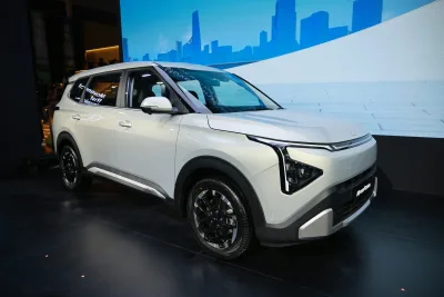 Evolusi Kia Carens: Dari Mobil Keluarga Jadi MPV Modern yang Keren