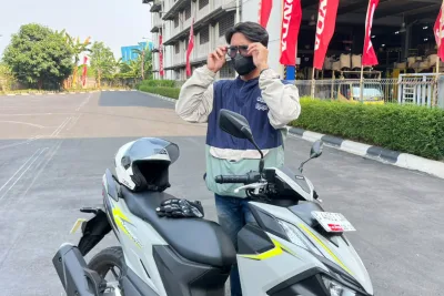 5 Kunci Cari Aman Naik Motor bagi Pelajar