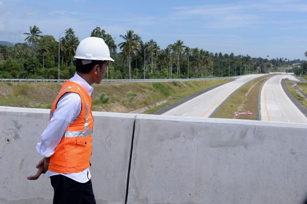 Presiden Jokowi Pastikan Tol Manado-Bitung Segera diselesaikan