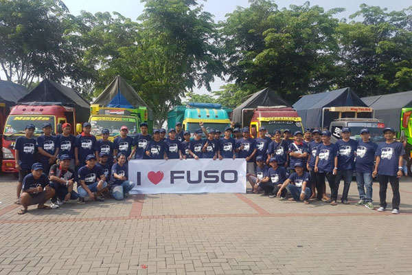 Ratusan Anggota Komunitas Pecinta Fuso Kumpul di GIIAS 2019