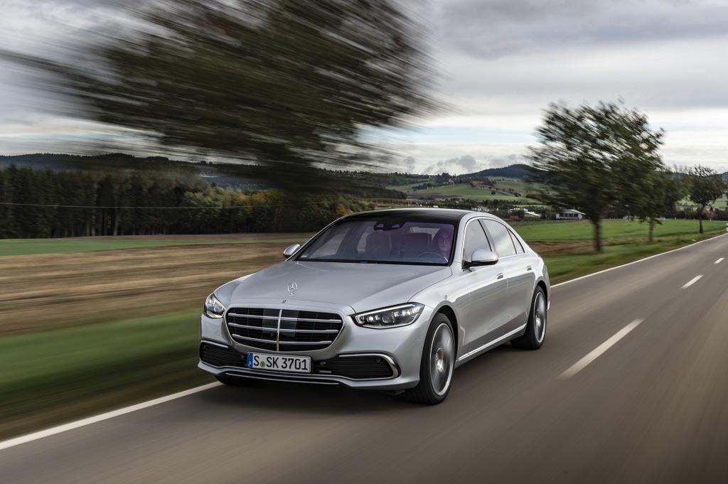 Penjualan Kendaraan Penumpang Mercedes-Benz Naik Hampir 50%