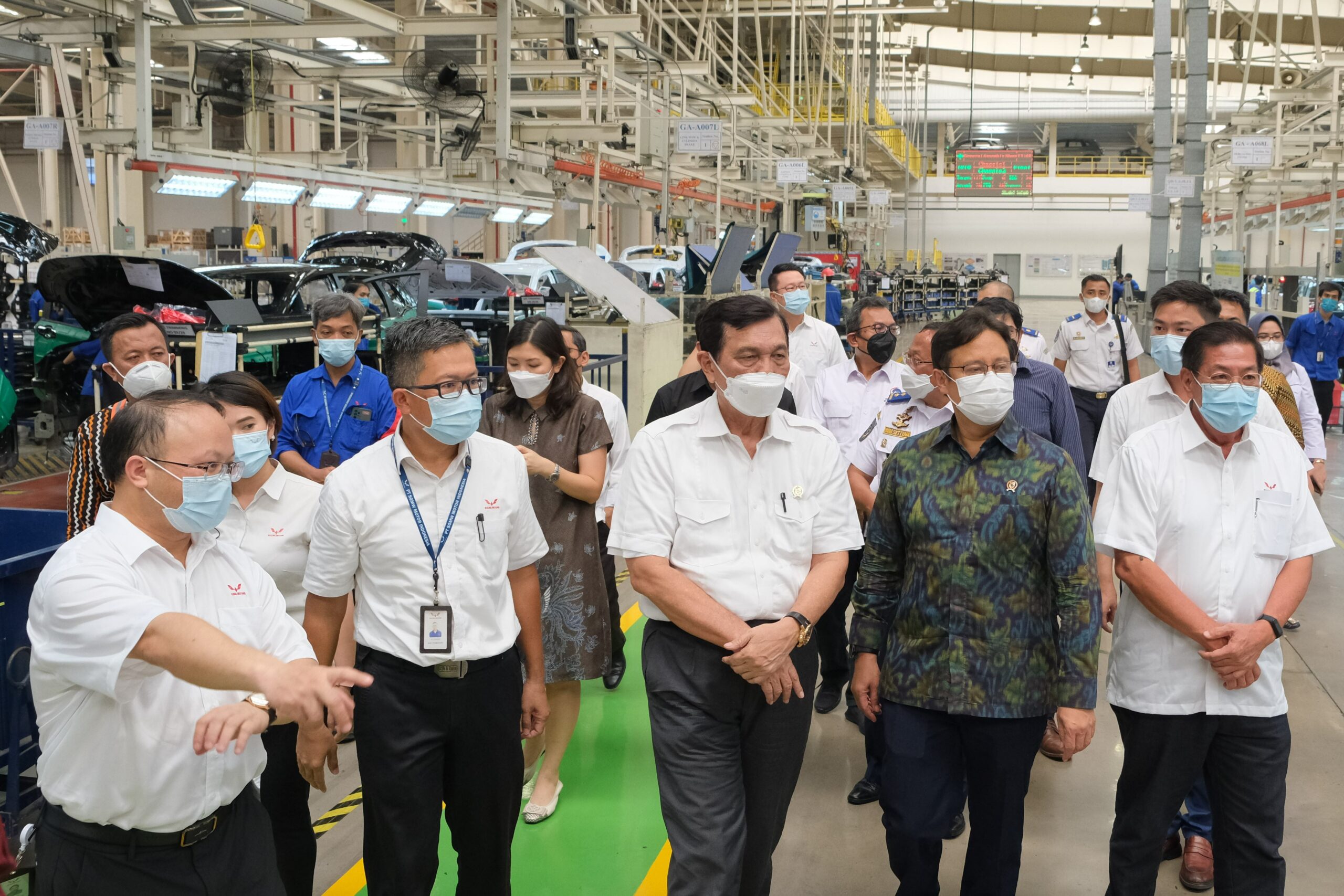 Tiga Menteri Kunjungi Pabrik Wuling di Cikarang