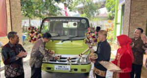 CSR 1 unit truk Hino Dutro 125 ST kepada SMKN 1 Singosari Malang (B)