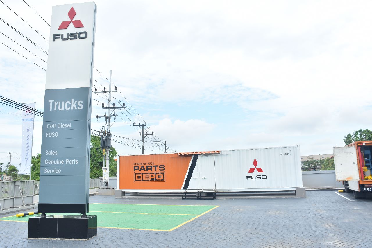 Mitsubishi Fuso Buka Bengkel Siaga 24 Jam dan Part Depo di Banjarmasin