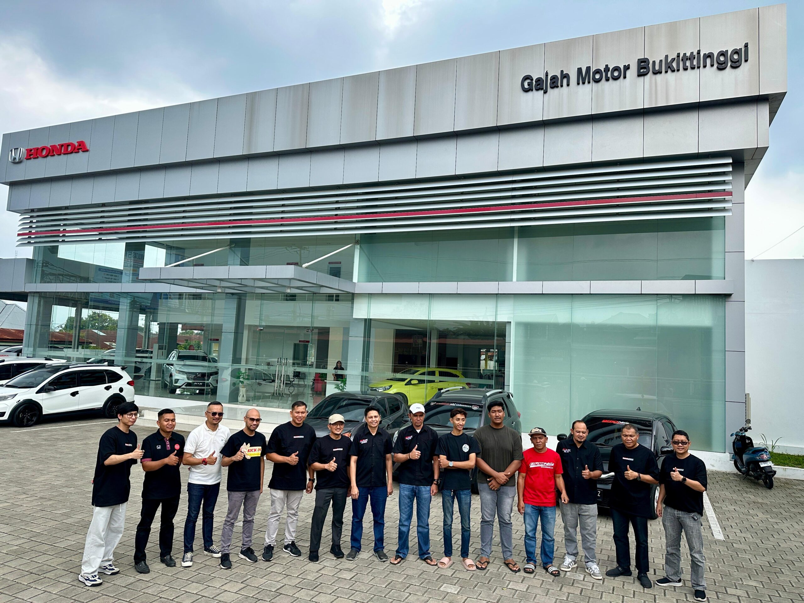 Belasan komunitas Honda berkumpul di Honda Gajah Motor Bypass. Foto: Dok HPM